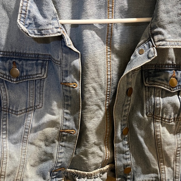 Miss Moly Women’s Denim Jacket Ruffle Sleeve Button Down Distressed Cropped NWOT - Picture 3 of 10